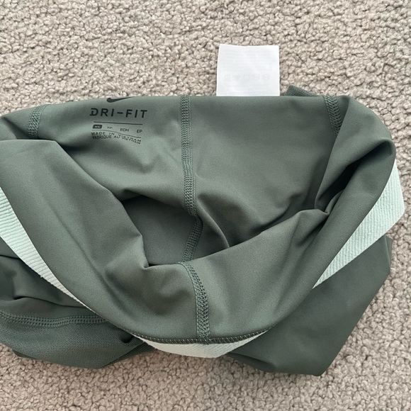 Nike pros - Picture 2 of 3